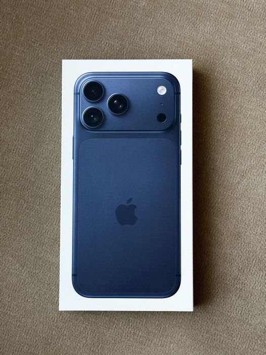 IPhone 17 pro max deep blue