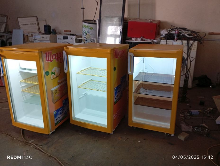 Vitrina xolodenik sotiladi