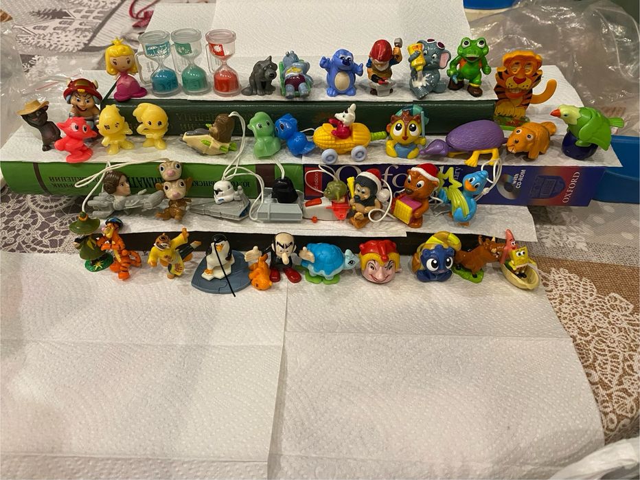 Продам стаканы и игрушки