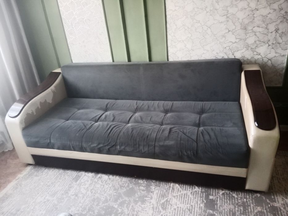 Диван 18000.        .