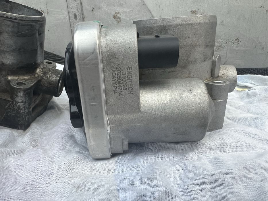 Vând clapetă accelerație 1.6 16V (Seat,Audi,VW,Skoda)