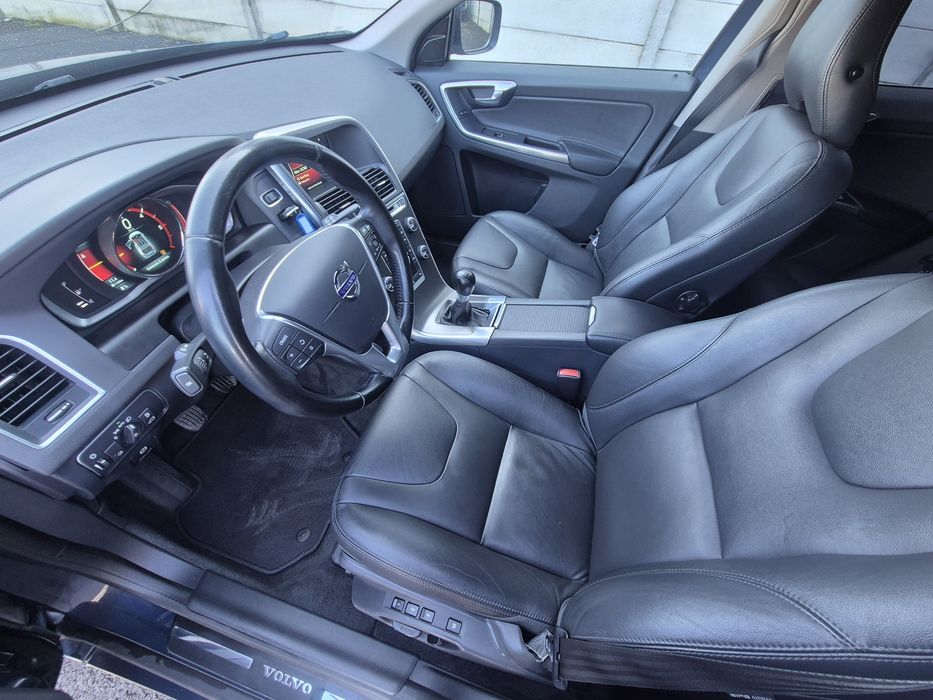 Volvo XC60 D3 2.0D 136 CP – 5 Cilindri – 2014  /Xenon / Piele / Clima