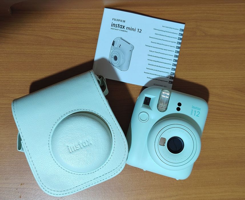 Полароид Instax mini 12