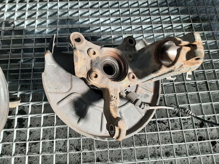 fuzeta dreapta fata vw golf 5 plus 2.0 tdi