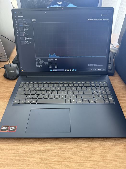 Laptop Lenovo IdeaPad Slim 3 Ryzen 7 8840hs;24 RAM;1 TB SSD