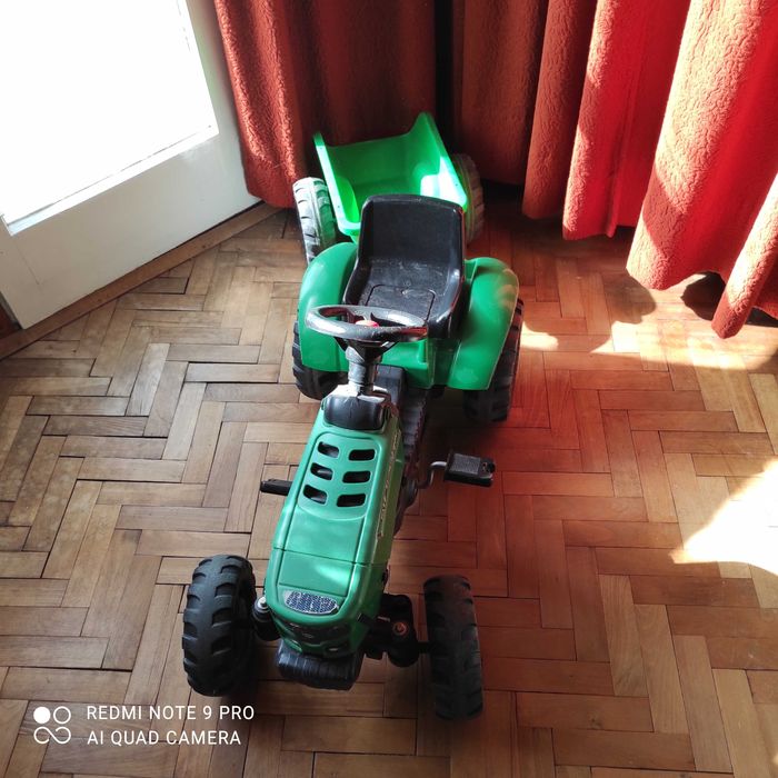 Детски трактор с педали