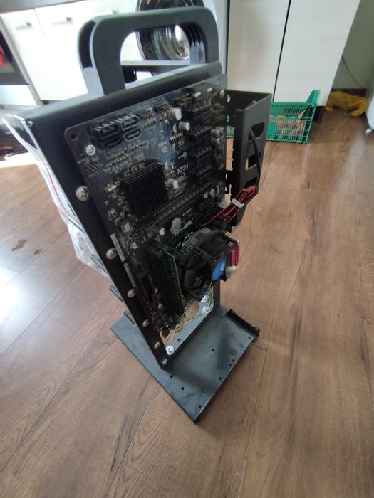 Стойка за РИГ - 6 бр. Видео карти