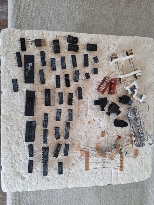 Pachet dif piese, Integrate Philips, etc. Perfecta stare.