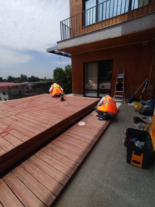 Бригада мастеров по дереву плотников