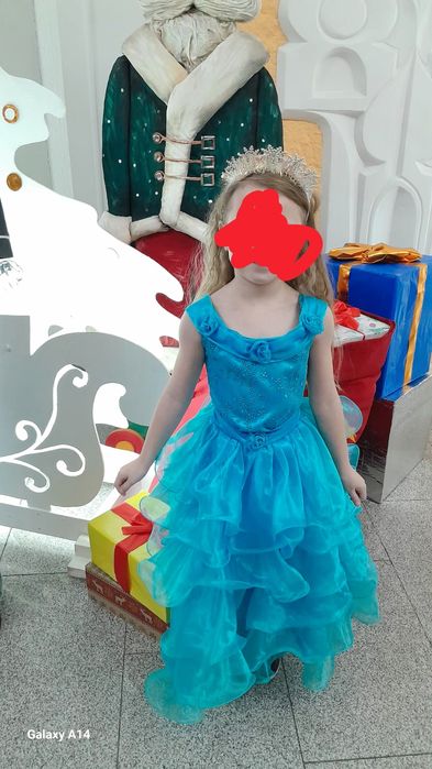 Отдам платье за 2 киндера