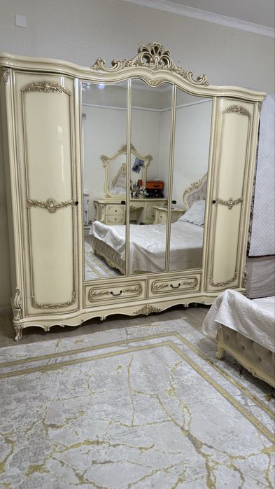 Спальный гарнитур