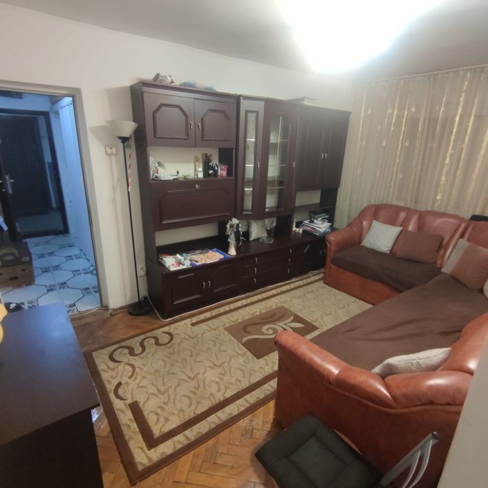 Vând apartament cu 3 camere