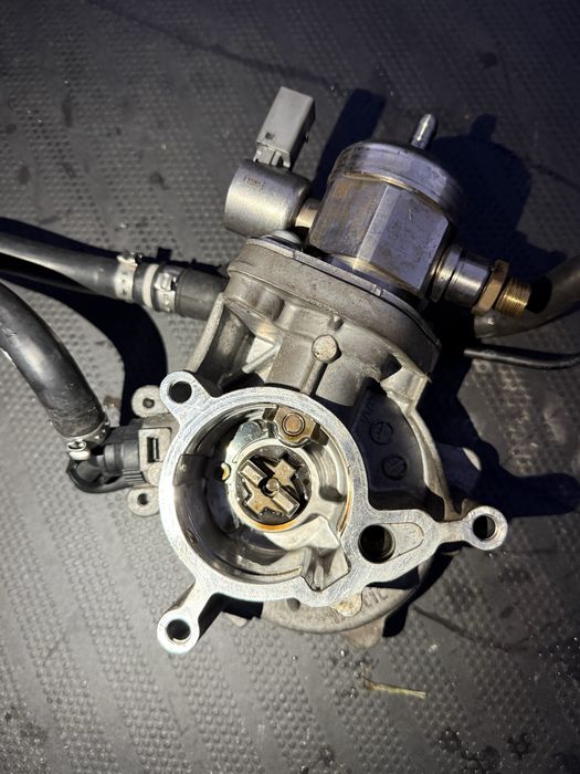 Pompa inalta Audi A4, A5 1.8 tfsi cjeb 06k127025a