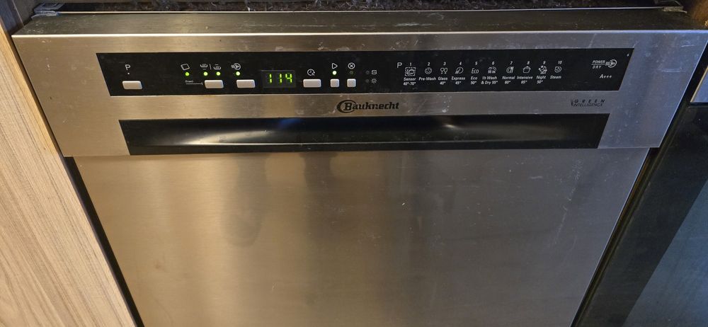 Съдомиялна Bauknecht, в момента все още се използва.