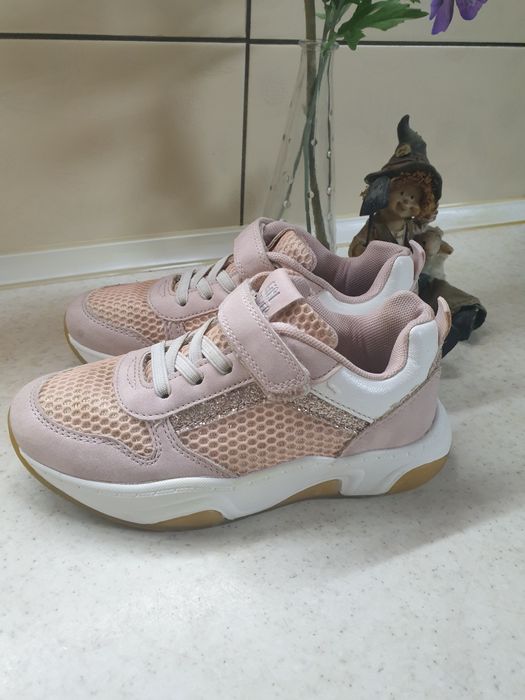 Продам кроссовки 32 размер