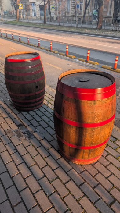 Дървени бъчви за вино