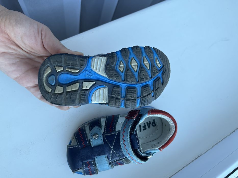 Продам детскую обувь