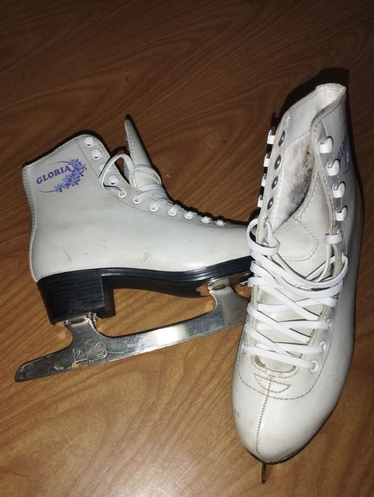 Коньки фигурные .