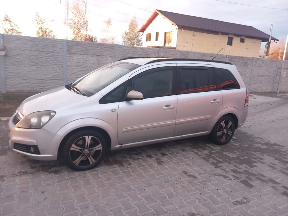Vând Opel Zafira B