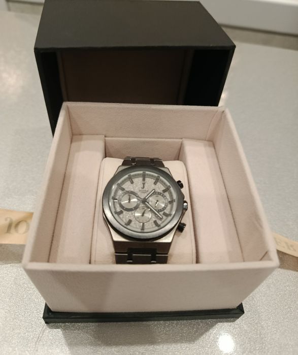 Часы Joiner в хорошем качестве, пренисли с Арабский Эмират.