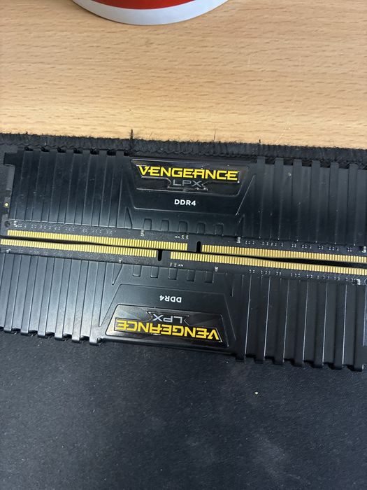 Memorie Corsair Vengeance LPX Black 16GB DDR4, 2400MHz, CL16