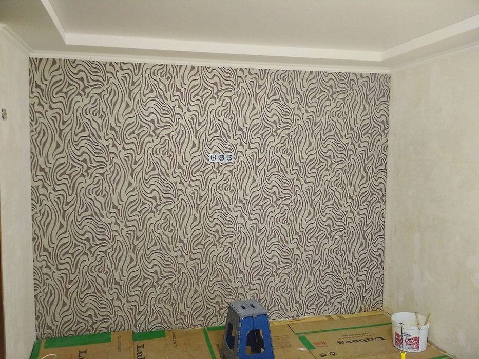Поклейка обоев любой сложности ремонт квартир