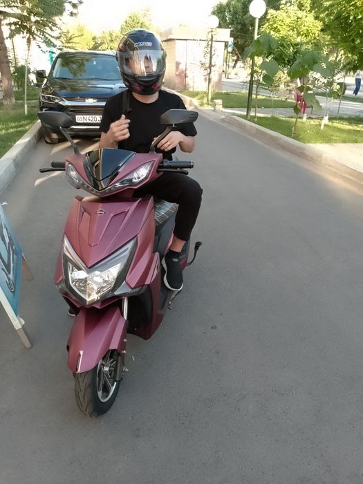 Скутр сотилади  нархини келишамиз