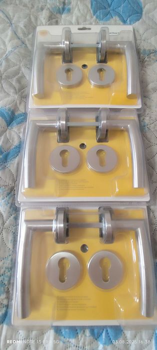 3 броя обков за врати. Нови.