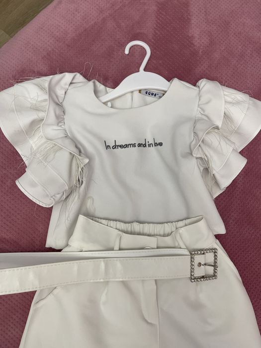 Продам двойку костюм для девочки семи или восьми лет и в пир, и в мир