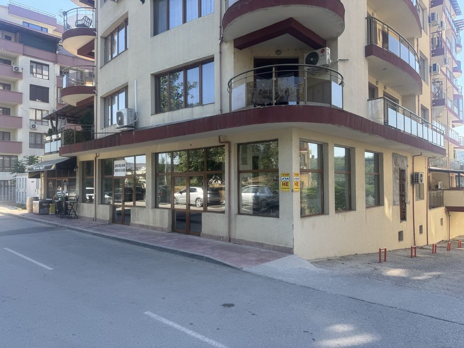 Дава се под наем Магазин в Велико Търново, Централна гара - 180 кв.м за 918 € - Снимка #1