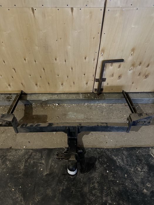 Фаркоп лада веста