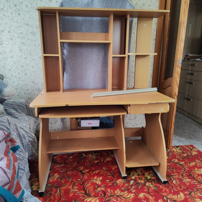 Продам компьютерный стол