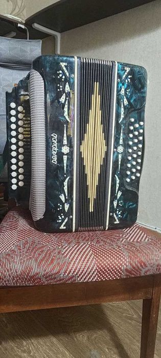 баян зеленый в хорошем состоянии