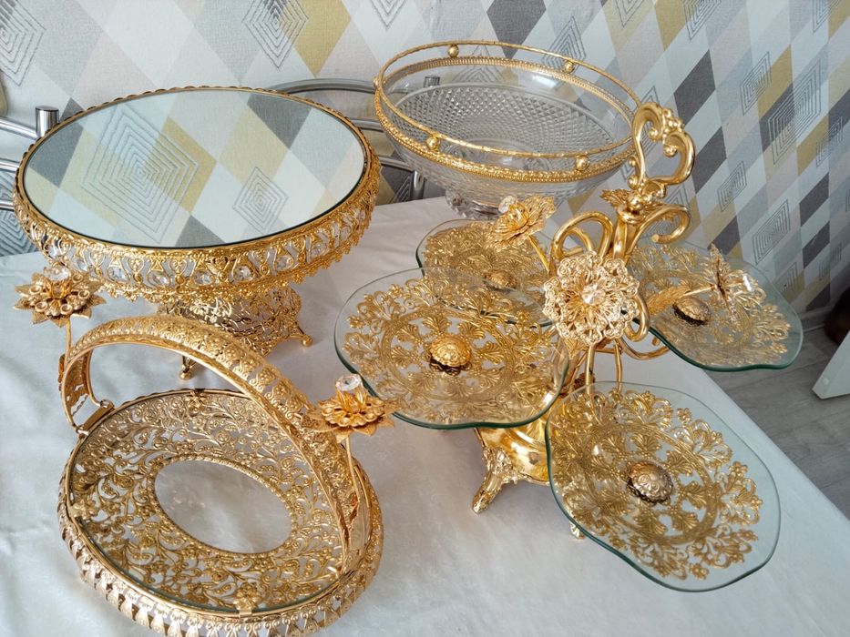 Для чайного стола посуды