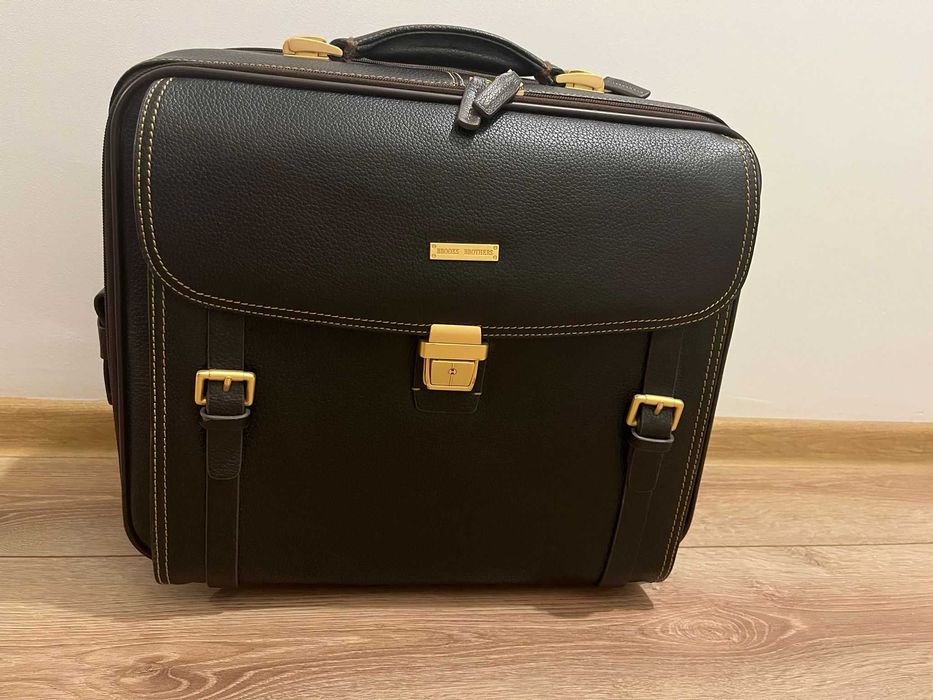 Vând troller Brooks Brothers