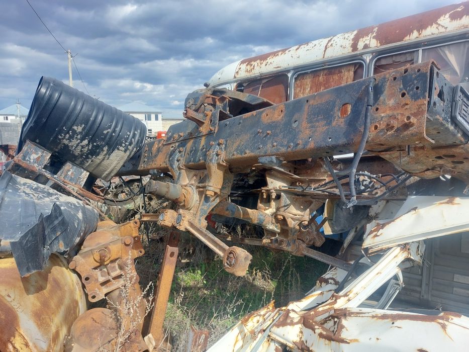 Камаздың рамасы бар тягач