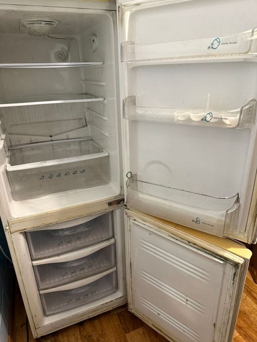 Рабочий холодильник Samsung