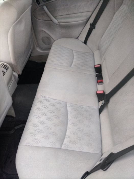 Продавам Mercedes C 270