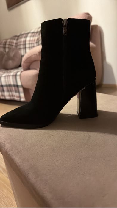 Botine Epica , piele naturala intoarsa , impecabile , masura 37