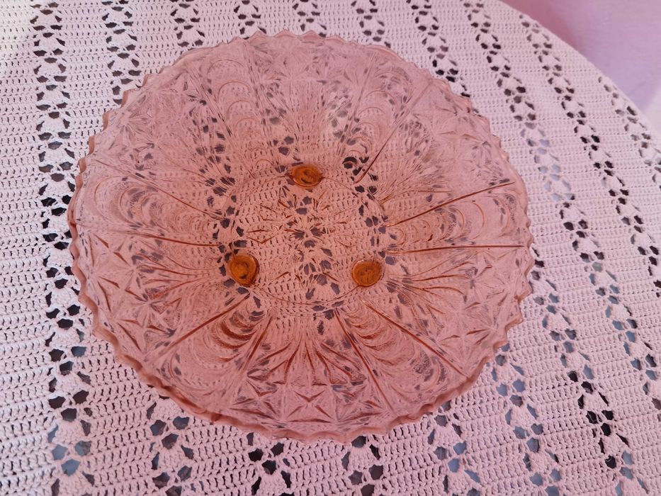 Стъклени купи и чинии не ползвани