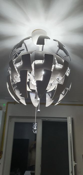 Vindem lustra tip glob