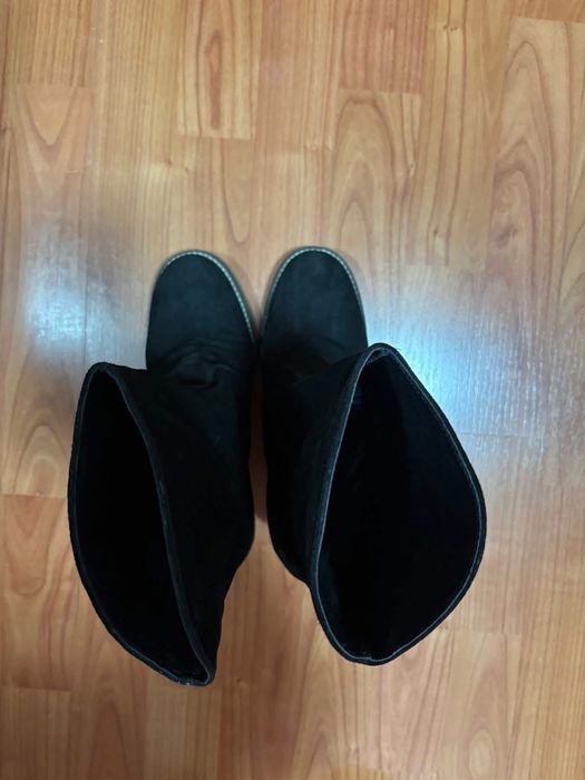 Ghete Cristhelen B. din piele intoarsa