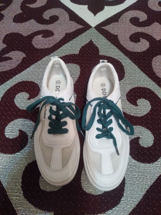 Кроссовки для девочек