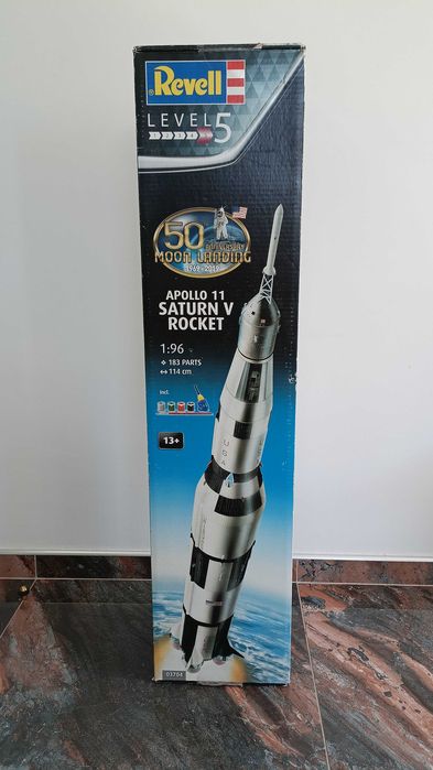 Сглобяем модел на ракетата Revell Apollo 11 Saturn V Rocket