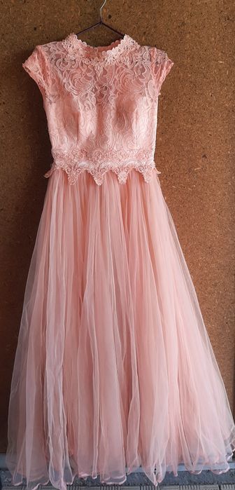 Продам шикарные платья по 7000