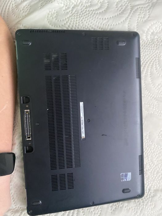 Лаптоп DELL………….