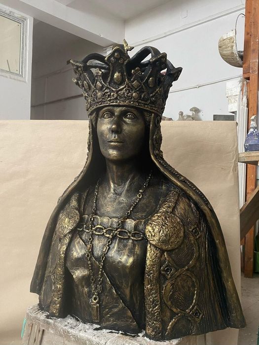Bust Regina Maria – o lucrare originală, creată cu migală și pasiune