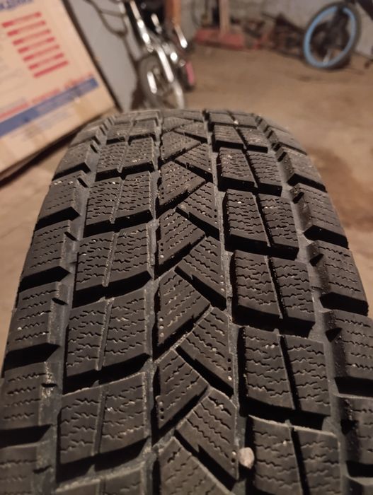 Продам комплект зимней резины