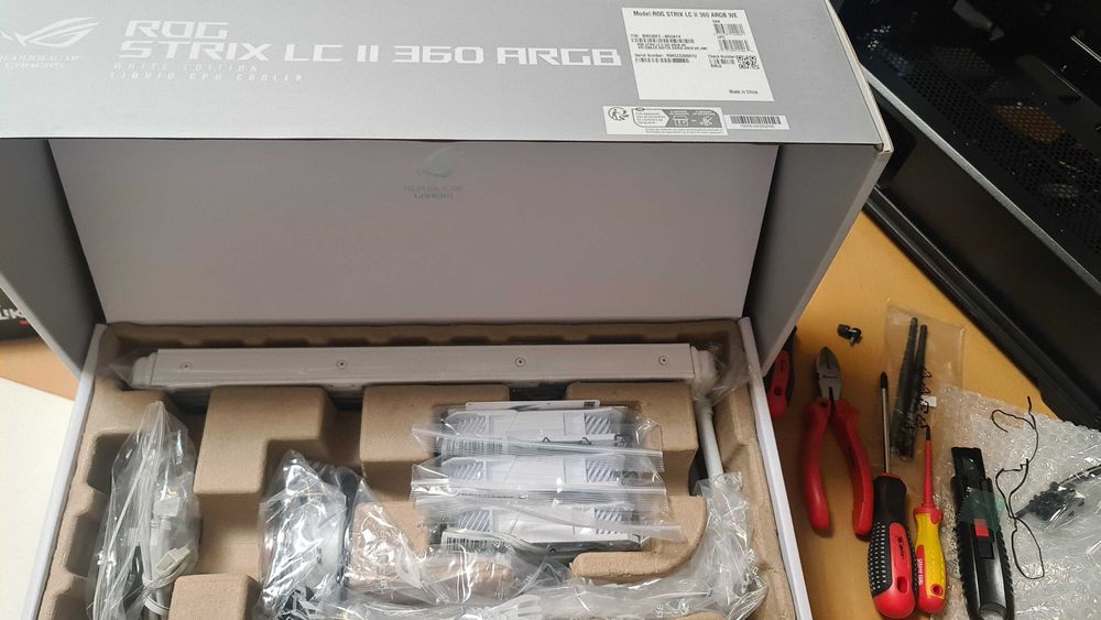 Продавам компютър RX 7700 XT, amd Ryzen 7 5800x, 2tb ssd, 64gb ram