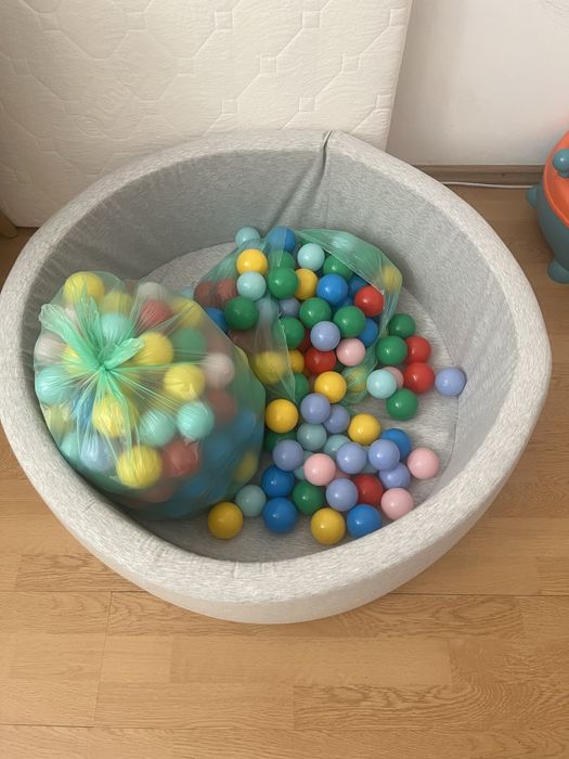 Piscina cu bila pentru copii